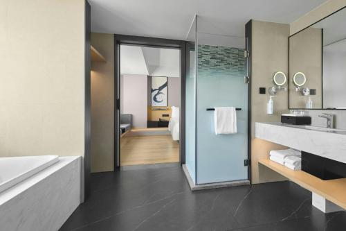 Kuchyň nebo kuchyňský kout v ubytování Fairfield by Marriott Dalian Jinpu New Area