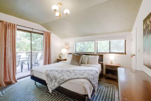 a bedroom with a bed and a balcony at The Three Bears MCA 901 in Manzanita