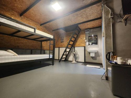 Μία ή περισσότερες κουκέτες σε δωμάτιο στο A Frame - ทัสวิลล่าเขาค้อ TasVilla KhaoKho