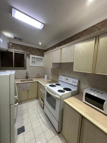 Køkken eller tekøkken på شقة أنيقه غرفتين وصالة بدخول ذاتي