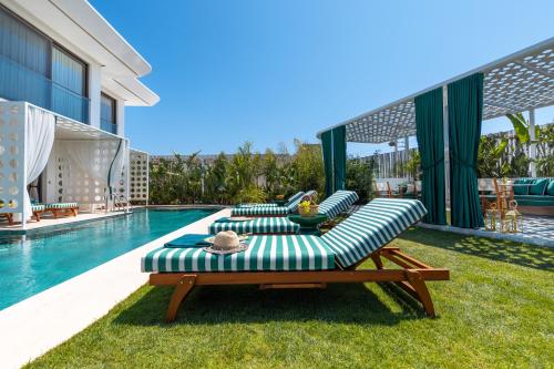 Bazén v ubytování The Xon Hotel nebo v jeho okolí