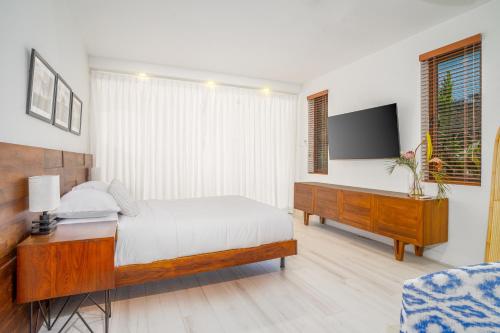 Ένα ή περισσότερα κρεβάτια σε δωμάτιο στο Bessa Living Luxury Studio Apartment 15 minutes from Ocho Rios