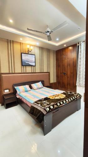 a bedroom with a large bed with a ceiling at Riyansh Villa in Gwalior