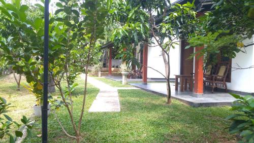 Pinnacle Safari Resort外面的花园