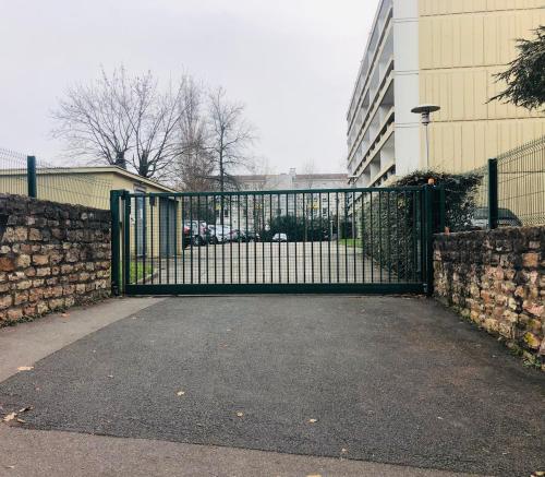 Galeriebild der Unterkunft Studio cocoon avec vue sur le Beaujolais in Mâcon