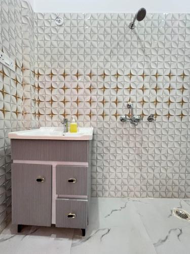 a bathroom with a sink and a shower at Hotel Vikrant Inn in Lucknow