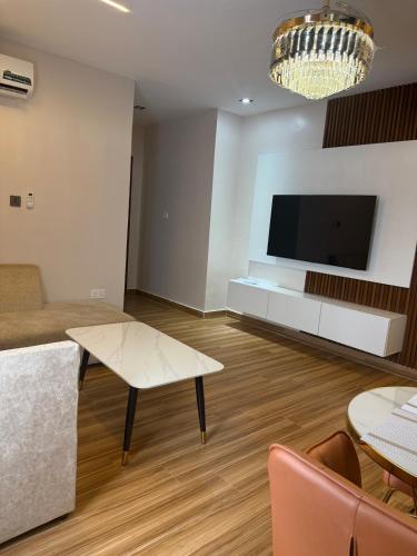 Μια τηλεόραση ή/και κέντρο ψυχαγωγίας στο Peaceful Escape in a 1 bedroom Apartment