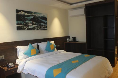 Ένα ή περισσότερα κρεβάτια σε δωμάτιο στο Hotel Crown Plaza