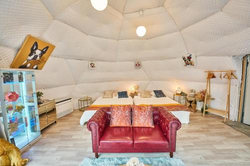 Ένα ή περισσότερα κρεβάτια σε δωμάτιο στο リバーサイドグランピングNuts