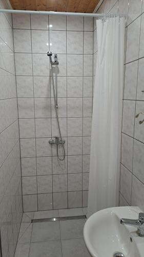 Et badeværelse på Szafirowy Pensjonat Pracowniczy