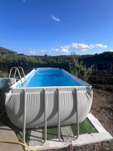 Bazén v ubytování La Rosa dei Monti Iblei 1 nebo v jeho okolí