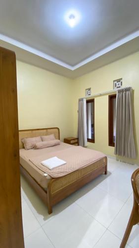 Ένα ή περισσότερα κρεβάτια σε δωμάτιο στο Candra Kost