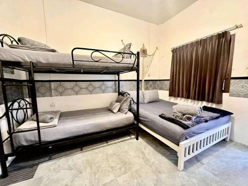 Ένα ή περισσότερα κρεβάτια σε δωμάτιο στο Haad Rin Confidence Cave Rest After the Rave