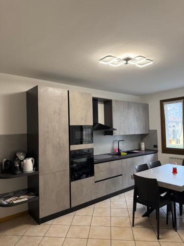 Η κουζίνα ή μικρή κουζίνα στο La Corte Sul Lago casa vacanze