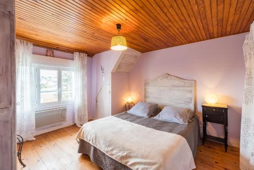 Ένα ή περισσότερα κρεβάτια σε δωμάτιο στο Appartement douillet et reposant- Proche Plages et commerces