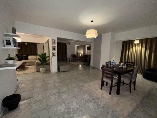 O zonă de relaxare la Luxury house, near to airport, AC, Wifi