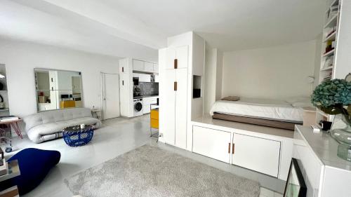 Cosy design arty apartment Paris 11
