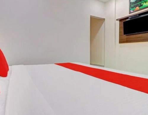 Μια τηλεόραση ή/και κέντρο ψυχαγωγίας στο Hotel Joban Residency