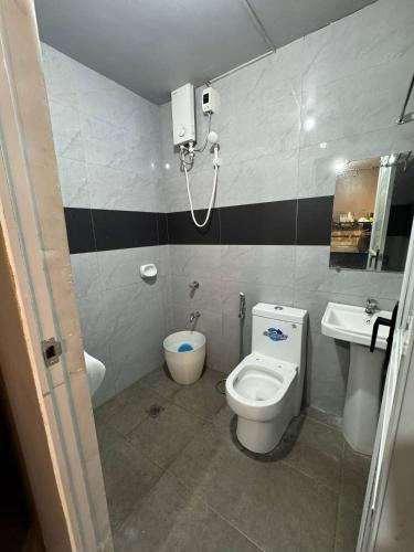 a bathroom with a toilet and a sink at Casa Maria Guest House in Angeles