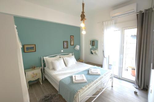 Central Apartment with Spacious Balcony