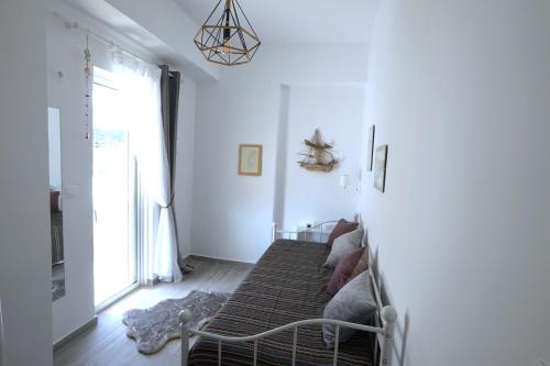 Central Apartment with Spacious Balcony