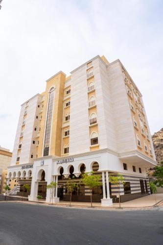 Tòa nhà nơi khách sạn tọa lạc