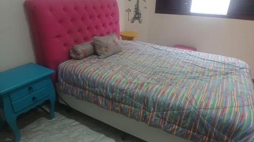 En eller flere senge i et værelse på Comfortable Beach House