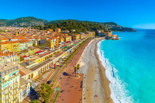 Luftaufnahme eines Strandes und des Meeres in der Unterkunft Studio Masséna - Mer et Vieux Nice pour 4 personnes in Nizza