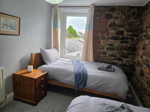 Ένα ή περισσότερα κρεβάτια σε δωμάτιο στο Feather Bed Cottage - Close to Coast, Lakes and Fells