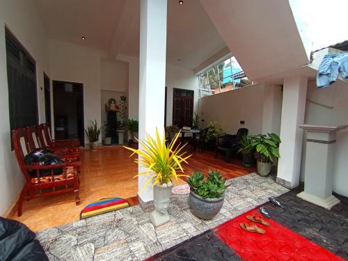 O zonă de relaxare la Tharusha Homestay Mirissa