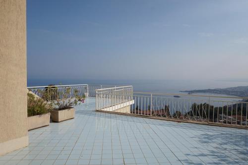 a balcony with a view of the water at Hotel Mediterranée in Taormina