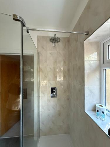 Koupelna v ubytování Rural Countryside Wellness Retreat Alpacas, Woods and Chickens with a Fire in Dorset