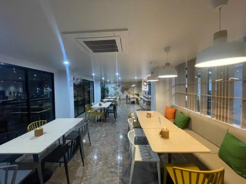 Khu vực ghế ngồi tại Baan Bangkok 97 Hotel