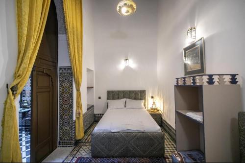 Ένα ή περισσότερα κρεβάτια σε δωμάτιο στο Dar Fes Flower