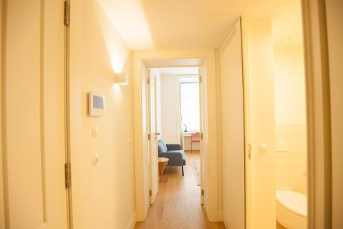 FLH Downtown Central Minimalist Apartment