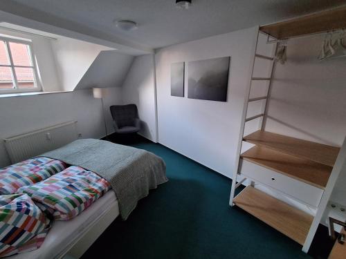 Ένα ή περισσότερα κρεβάτια σε δωμάτιο στο Ferienwohnung an der Kirchruine