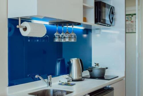 Η κουζίνα ή μικρή κουζίνα στο ORBI CITY - Seaside Apartments