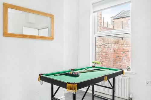 a pool table in a room with a mirror at Sleek 2BR city centre Pool table, Parking, Garden, Workspace, weekly sale in Nottingham