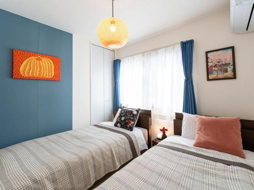 En eller flere senge i et værelse på tazuraya-sakuramachi-一棟貸切-無料駐車場