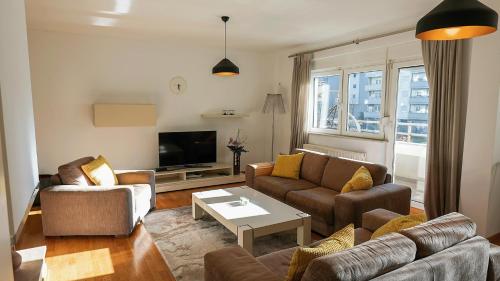 4 Bedroom Apartment - Private Parking
