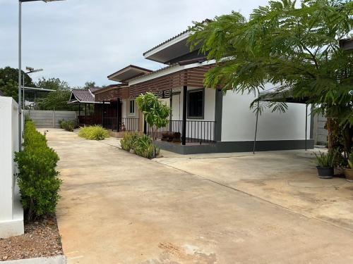 Φωτογραφία από το άλμπουμ του คีรินรีสอร์ท 2 σε Ρατσαμπούρι