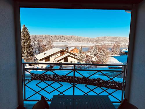 La Gentiane bleue, vue lac Saint Point
