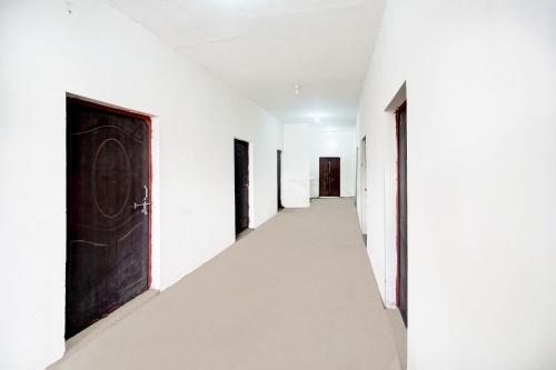 Fotografie z fotogalerie ubytování Hotel O SATYAM DHABA FAMILY RESTAURANT AND GUEST HOUSE v destinaci Prayagraj