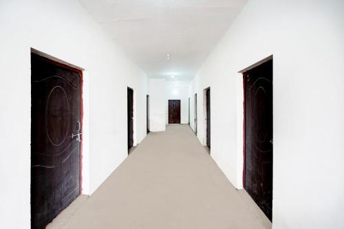 Fotografie z fotogalerie ubytování Hotel O SATYAM DHABA FAMILY RESTAURANT AND GUEST HOUSE v destinaci Prayagraj