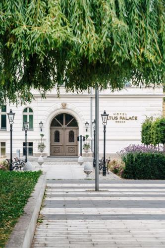 Hotel Altus Palace - Destigo Hotels — Facade/entrance