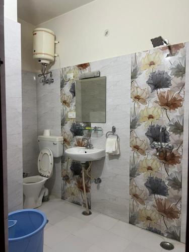 a bathroom with a sink and a toilet and a mirror at Doongri Haveli in Jaipur