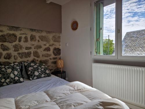 Ένα ή περισσότερα κρεβάτια σε δωμάτιο στο Gite de la Borie