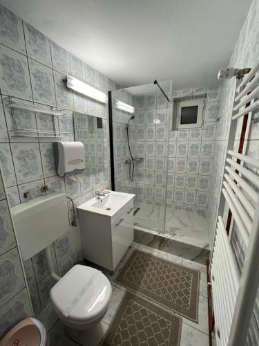 Ένα μπάνιο στο Apartament Comfort