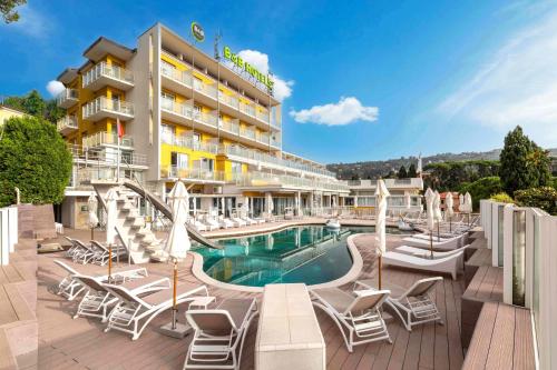Bazén v ubytování B&B Hotels Park Hotel Suisse Santa Margherita Ligure nebo v jeho okolí
