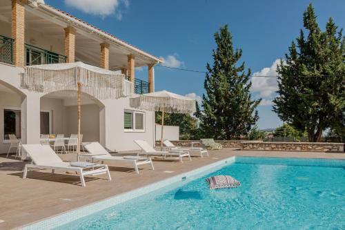 Rivazzurra Beachfront Luxury Villa